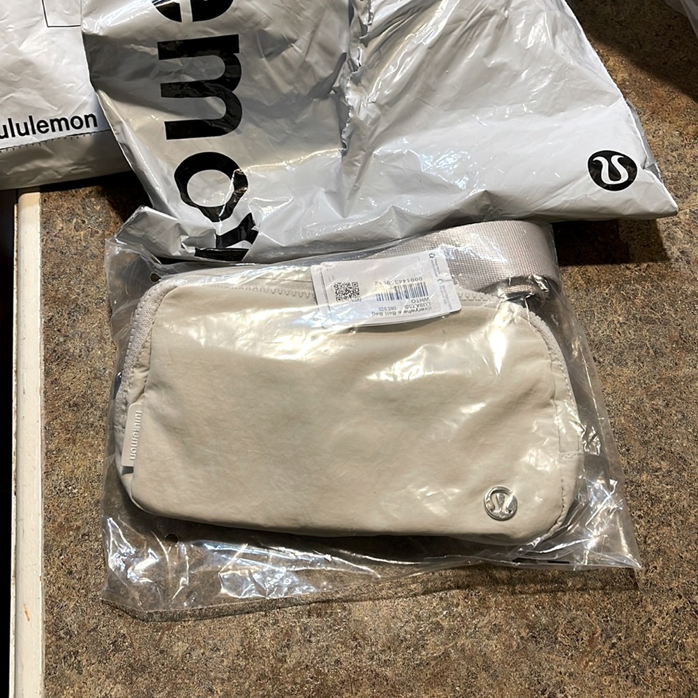Lululemon belt bag opal